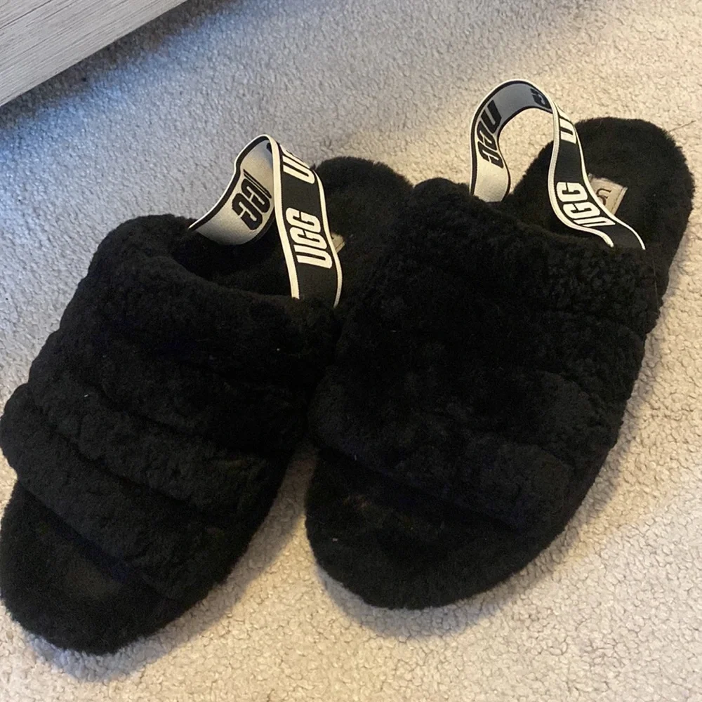 Women’s Black Open Toe Fuzzy Ugg Slippers - Picture 5 of 6